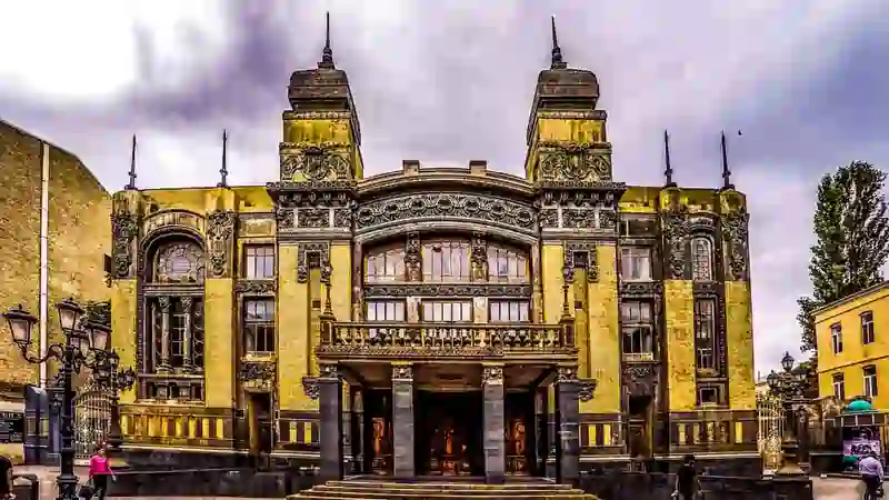 Opera ve balet teatri haqqinda melumat