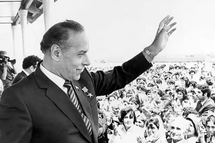 Ulu Öndər Heydər Əliyev haqqında esse